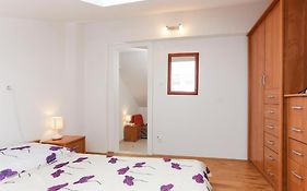 City Center Apartment Larica